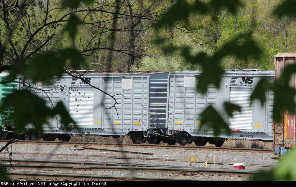 NS MofW boxcars